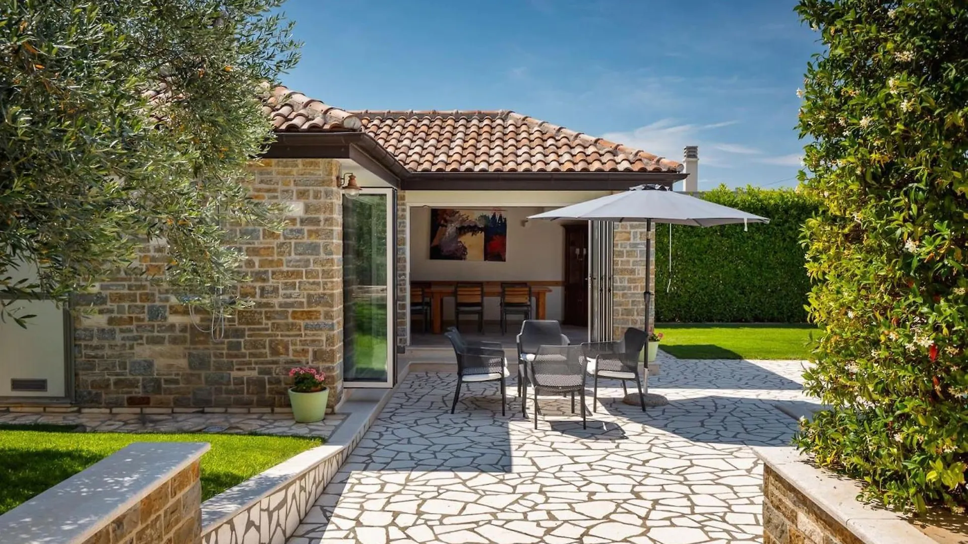 Rustic Villa Inga With Pool And Grill In Буйе